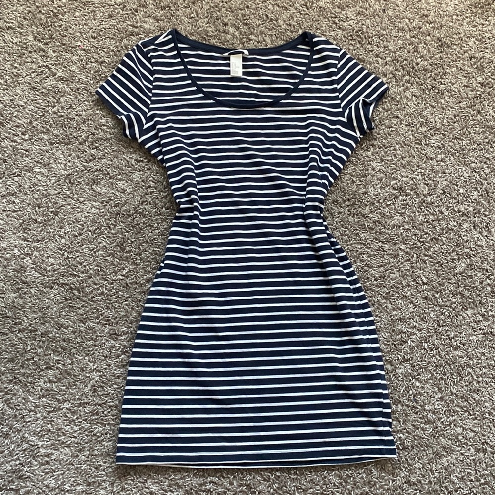 Dress white and blue H&M perfect for summer with a jeans blue jacket very casual